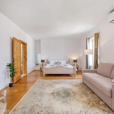 Historic Palazzino In The Heart Of By Sf Homes * 森格莱阿