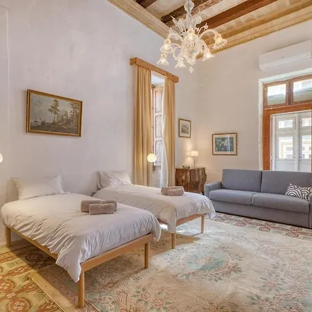公寓 Historic Palazzino In The Heart Of By Sf Homes *